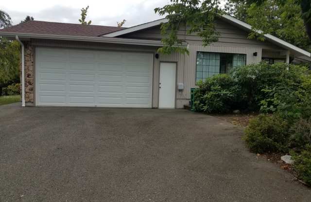 Short Term! 3 Bedroom East Bremerton Home! Gallery 3
