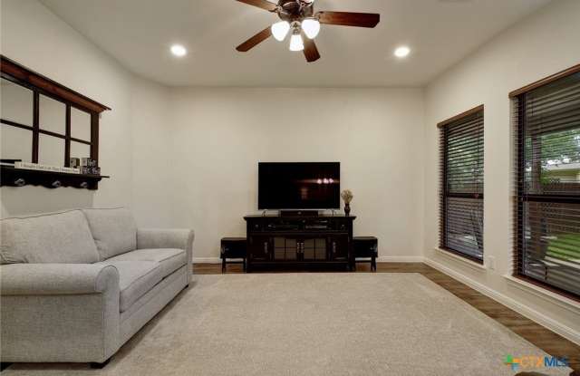 2251 Hazelwood Gallery 4