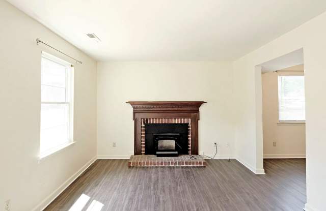 Move-in Ready/Pet-Friendly Briarwood Duplex photos photos