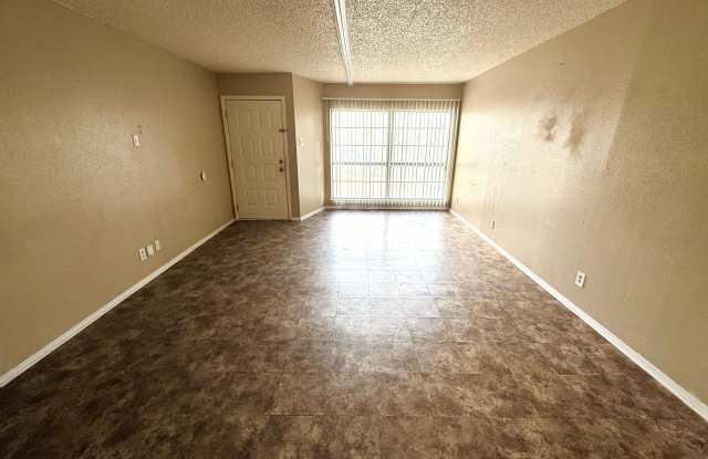 *MOVE IN SPECIAL* 3BR/2BA + 2-Car Garage + Fenced Backyard Near Brooks City Base! Gallery 4