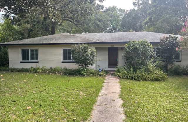 3/2 (Florida Park) Beautiful home in highly desirable neighborhood located within 1 mile of University of Florida campus and close to several shopping plazas, restaurants, and more. photos photos
