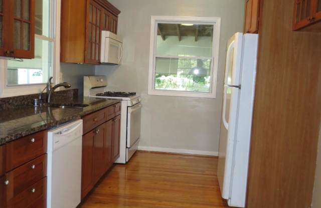 9110 49TH PLACE Gallery 2