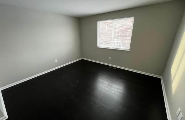 4669 Hilton Avenue Gallery 4