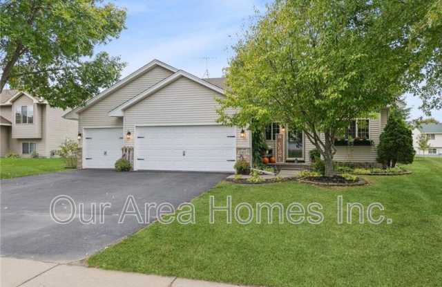 1107 Maplewood Ave SW - 1107 Maplewood Avenue Southwest, Isanti, MN 55040