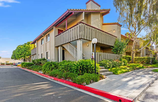 Bright & Spacious 2 Bed, 2 Bath Upstairs Haven in Newark | Private Balcony & Brand New Appliances! Gallery 1