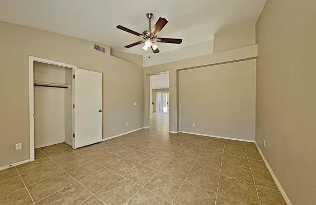 7211 W CREST Lane Gallery 3