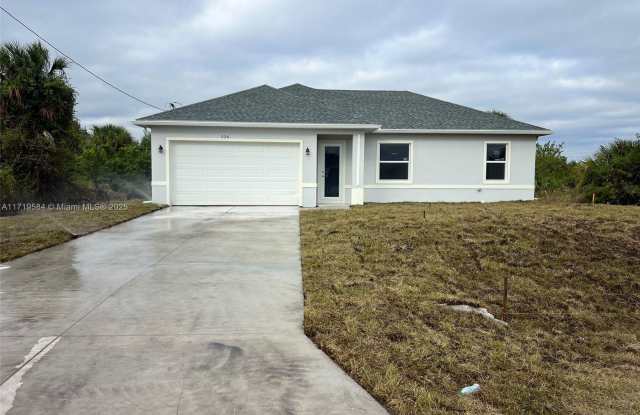526 kilgour ave S photos photos