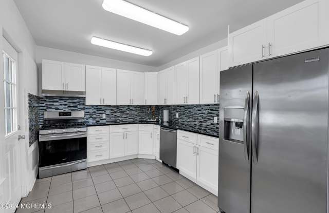 17 Lakeview Road - 17 Lakeview Road, Deal, NJ 07723