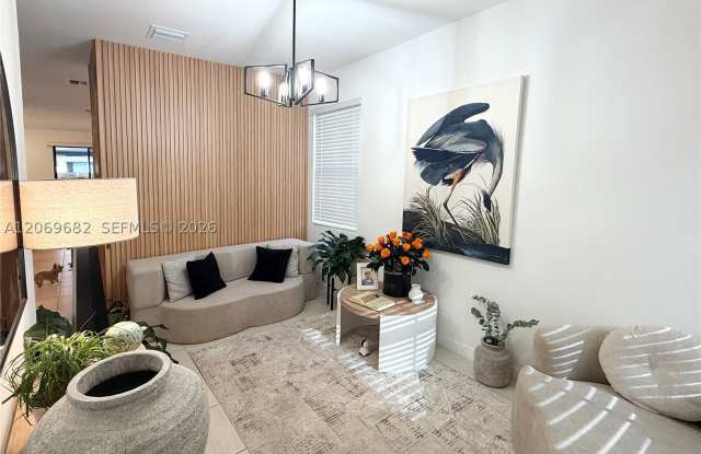179 NE 13th Cir Gallery 4