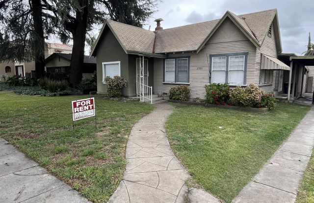 2709 North Arrowhead Avenue photos photos