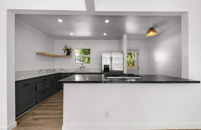 7514 Woodley Avenue Gallery 4