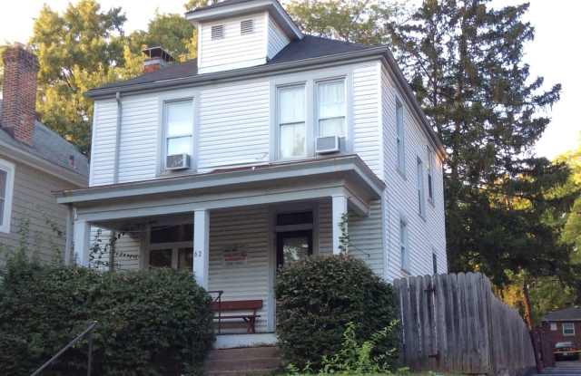 3 bedroom 1 bath single family home with yard. Gallery 3