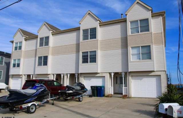 1101 E Shore Dr photos photos