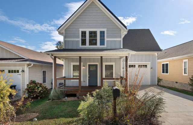 Darling Woodfin House - 128 Green Creek Loop, Woodfin, NC 28804