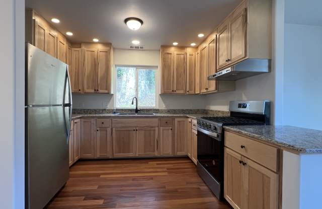 537 Bayside Road - 537 Bayside Road, Arcata, CA 95521