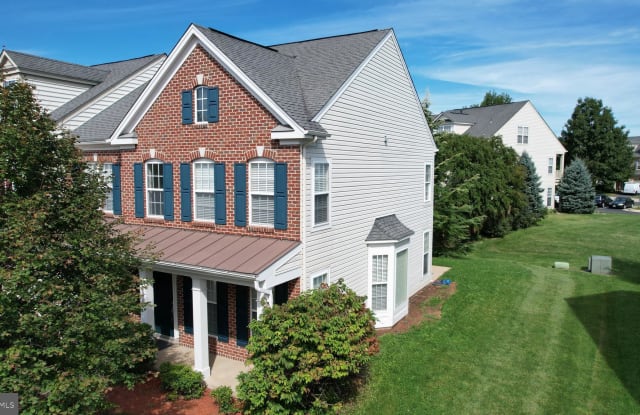 12308 TANALIAN FALLS LANE - 12308 Tanalian Falls Lane, Linton Hall, VA 20136