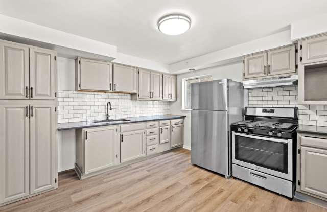 Stunning 4 bedroom in McKees Rocks available December 15! photos photos
