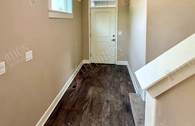 NE Bend townhome on corner lot in quiet, convenient location Gallery 4