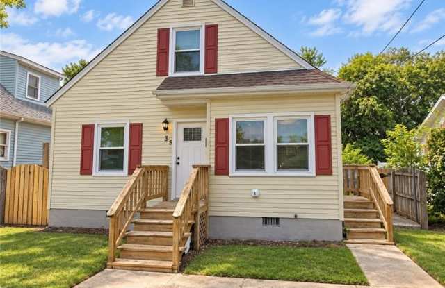 35 Moss Avenue Gallery 1