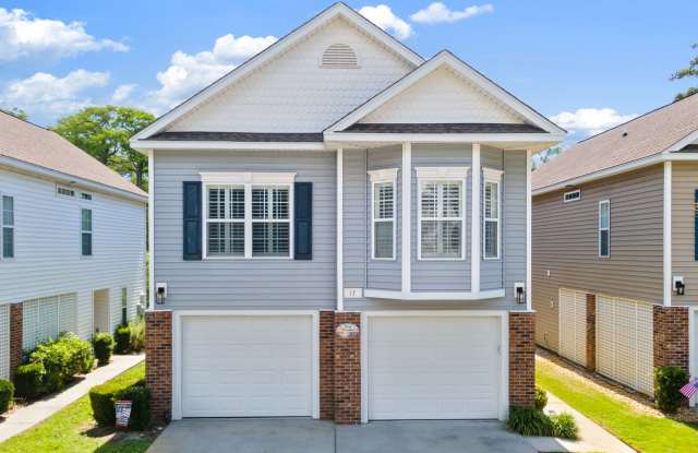 Winte Rental! Beautiful four-bedroom private home with updated appliances! Only a few blocks to the beach! photos photos