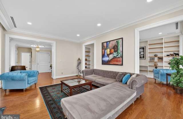 1300 ARMY NAVY Drive Gallery 3