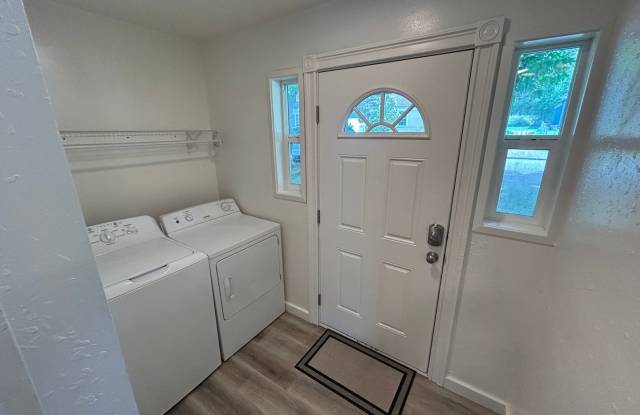 Cute 3 Bedroom, 1 Bathroom Home in Sunset Hill! Gallery 3