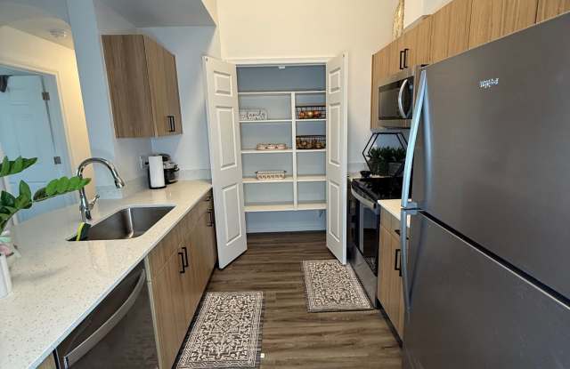 The Crest at Skyline Now offering up to 10 weeks FREE rent! Call today to schedule your tour: (480) 390-5392 Gallery 4