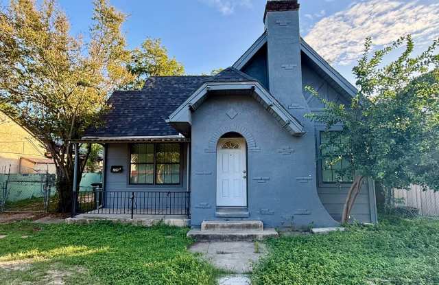 Newly renovated home with all the modern touches: Wood-laminate floors, Stainless Steel Appliances, New Cabinets and Countertops, Large Bedrooms & Backyard Gallery 3