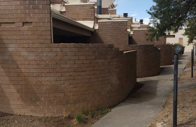 Bright 2 story 2br, 1b, 875sq. ft townhouse with AC  Fireplace photos photos