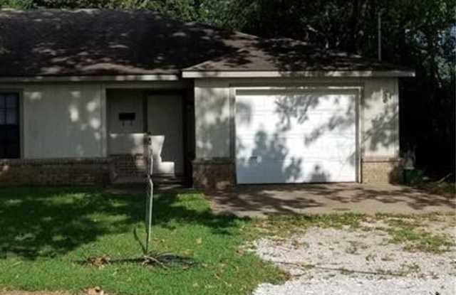 511  N 9th  ST - 511 North 9th Street, Rogers, AR 72756
