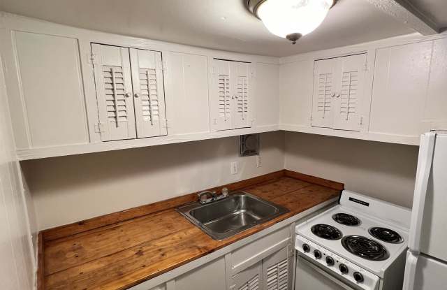 611 Bullitt Avenue Southeast - A Gallery 2