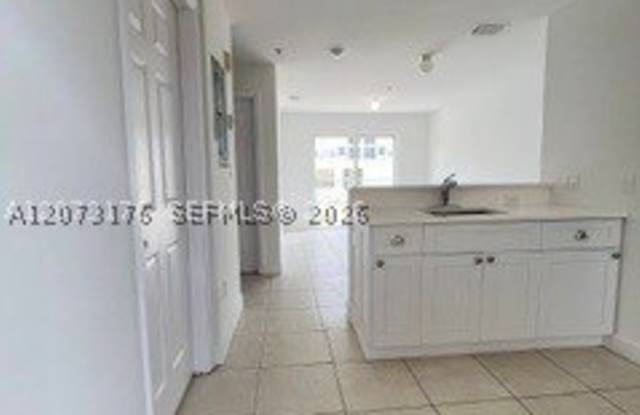 1613 NW 16th Ave photos photos