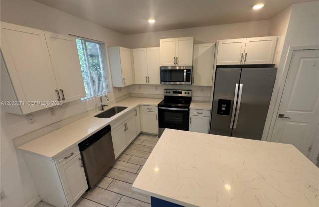 1048 SE 23rd Ter photos photos