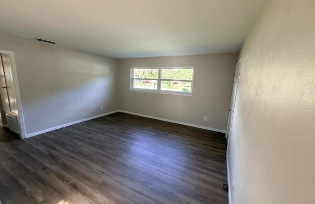 45 NE Laurie Drive Gallery 4