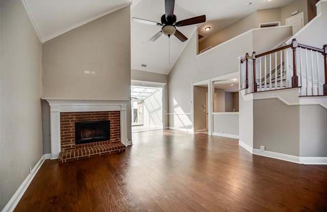 6817 Chateau Drive Gallery 2