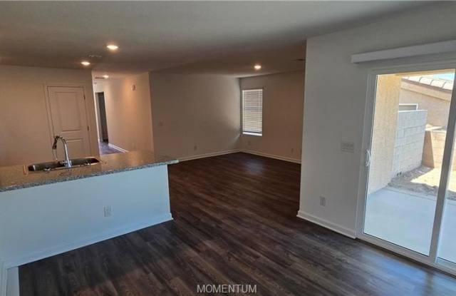 2109 E Crystal Drive Gallery 4