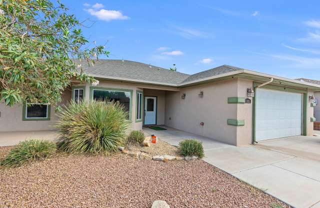 3 Bedroom, 3 Bath Home near Golf Course Gallery 1