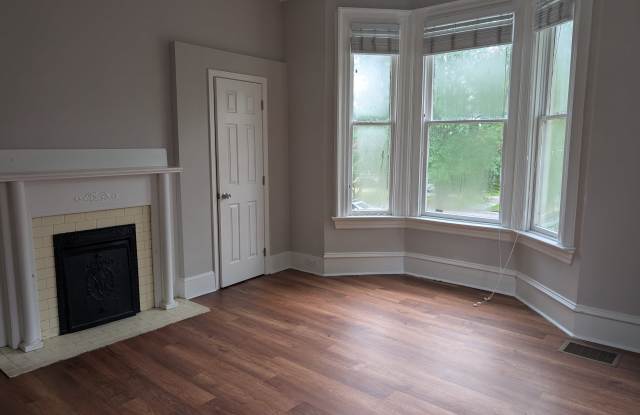 1907 Pendleton Street - 2 Gallery 4