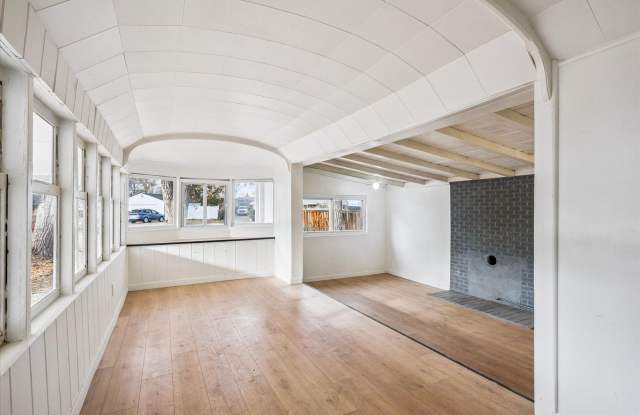 House in Aurora Gallery 4