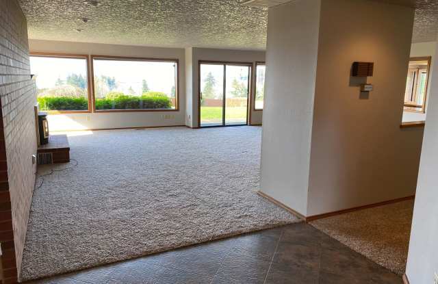 Huge Single Level Home w/ Amazing Vancouver Lake Views!!! - 6708 NW Dogwood Dr Gallery 3