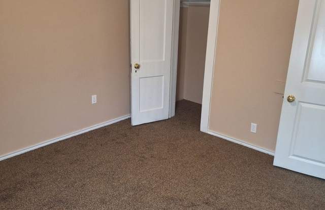 2 bedroom, 1 bath Gallery 3