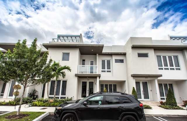 6468 NW 103rd Psge - 6468 Northwest 103rd Passage, Doral, FL 33178