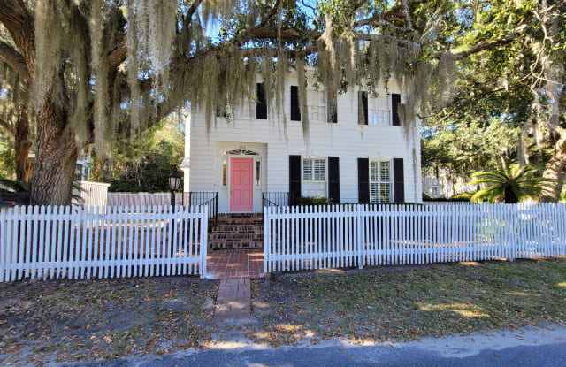 504 East St - 504 East Street, Beaufort, SC 29902