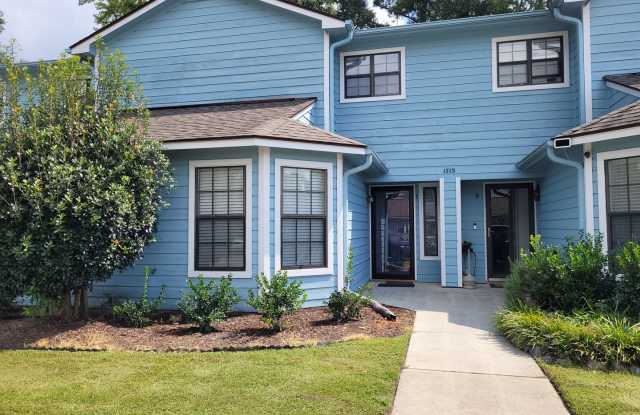 Furnished 3 BR, 3 BH Townhouse in Wilmington! photos photos