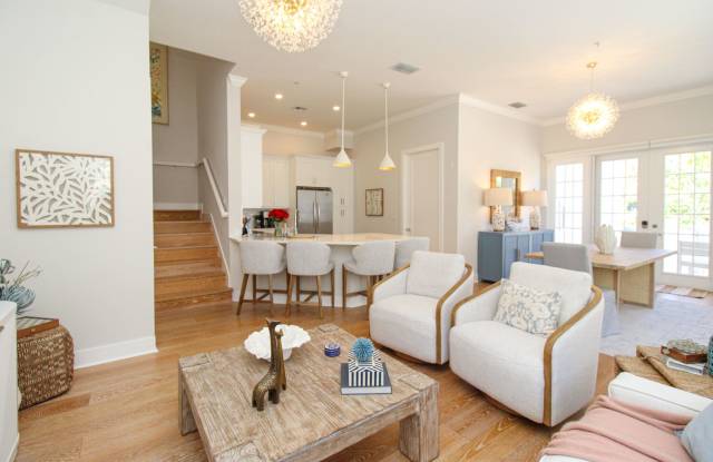 ****DOWNTOWN NAPLES*** SEASONAL***BEAUTIFUL VILLAS NAPOLI****NOW AVAILABLE*** photos photos