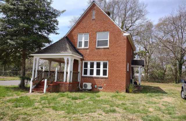 2 bedroom 1.5 bath house available now! photos photos