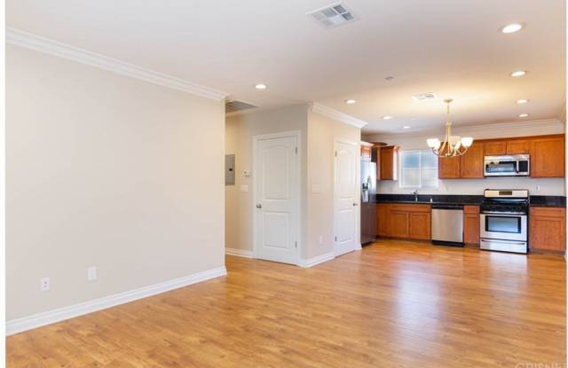 1201 S Catalina Street 1/2 Gallery 4