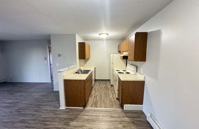 Spacious Two Bedroom with Laundry in Unit! Gallery 2