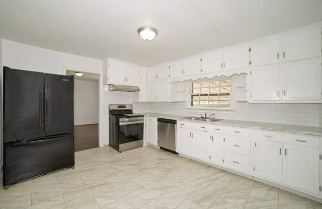 305 Hickory Avenue Southwest photos photos