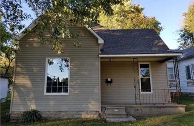 1415 East 7th Street - 1415 East 7th Street, Sedalia, MO 65301